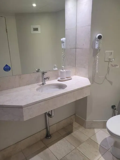 아파트 Sea Views, 150 Mtrs To Surfers Beach, Ideal Location For Surfers Paradise 골드코스트