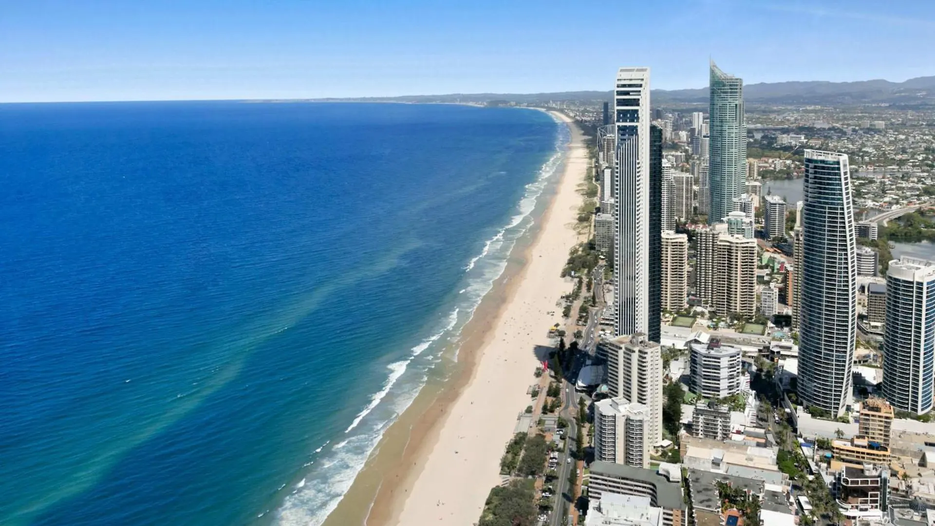 Oceanfront 3-bed With Stunning Views, Pool & Sauna Guldkusten