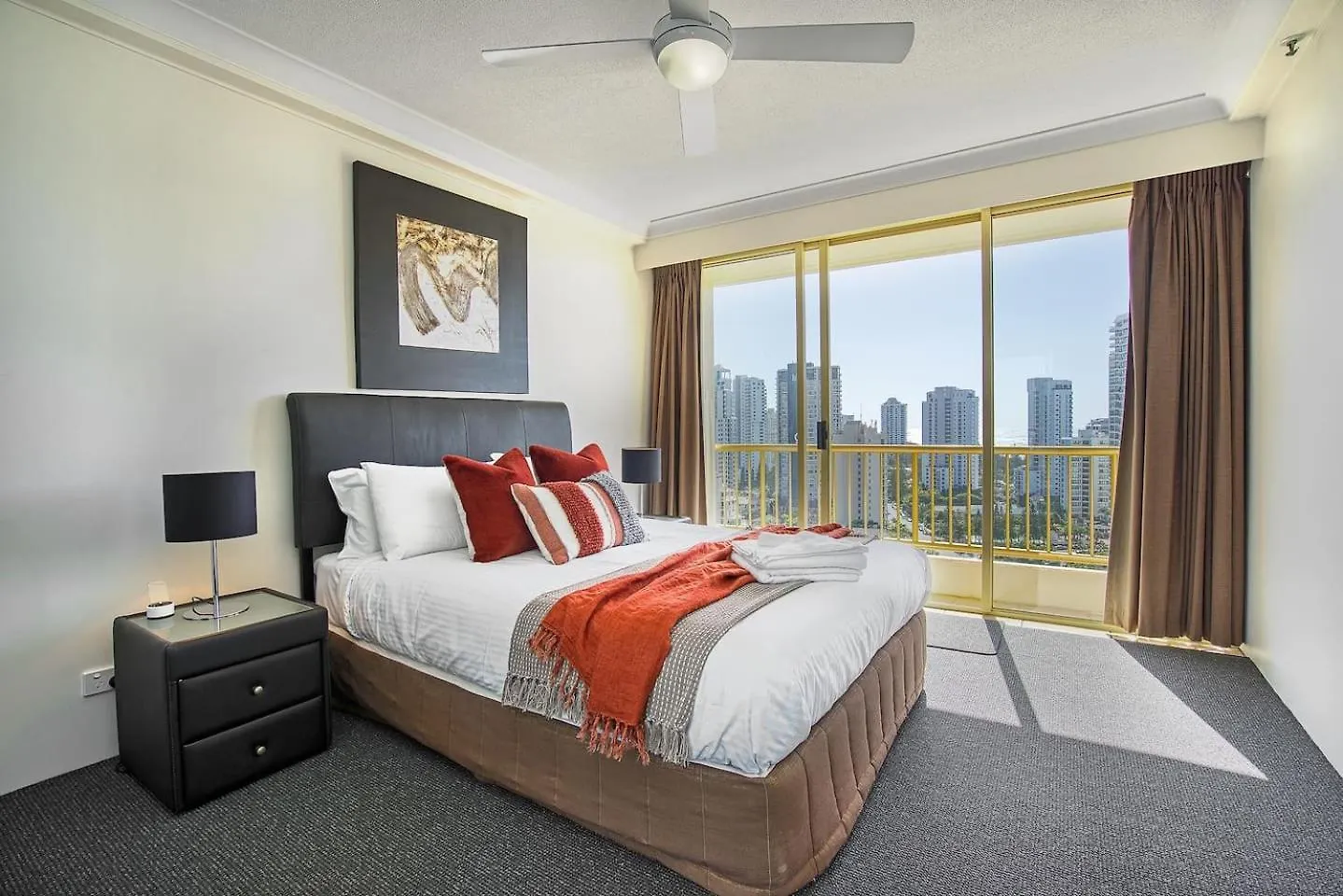 Retro Main Hidden Gem With Waterfront Views Apartment