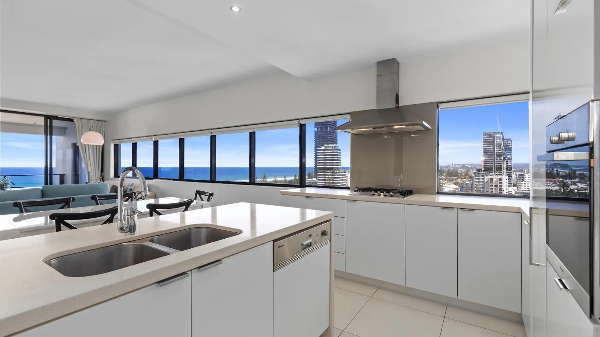 Ultra Broadbeach 4* Gold Coast