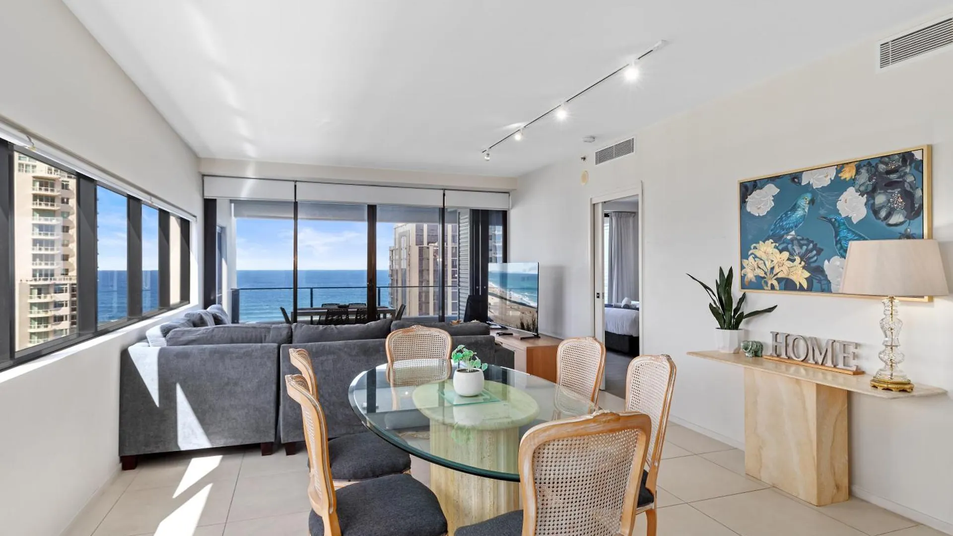 Ultra Broadbeach Resort 4*
