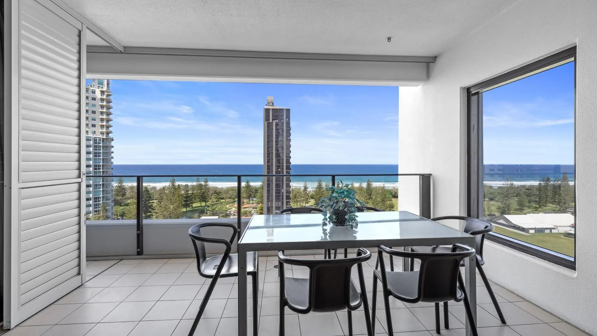 Ultra Broadbeach 4* Gold Coast