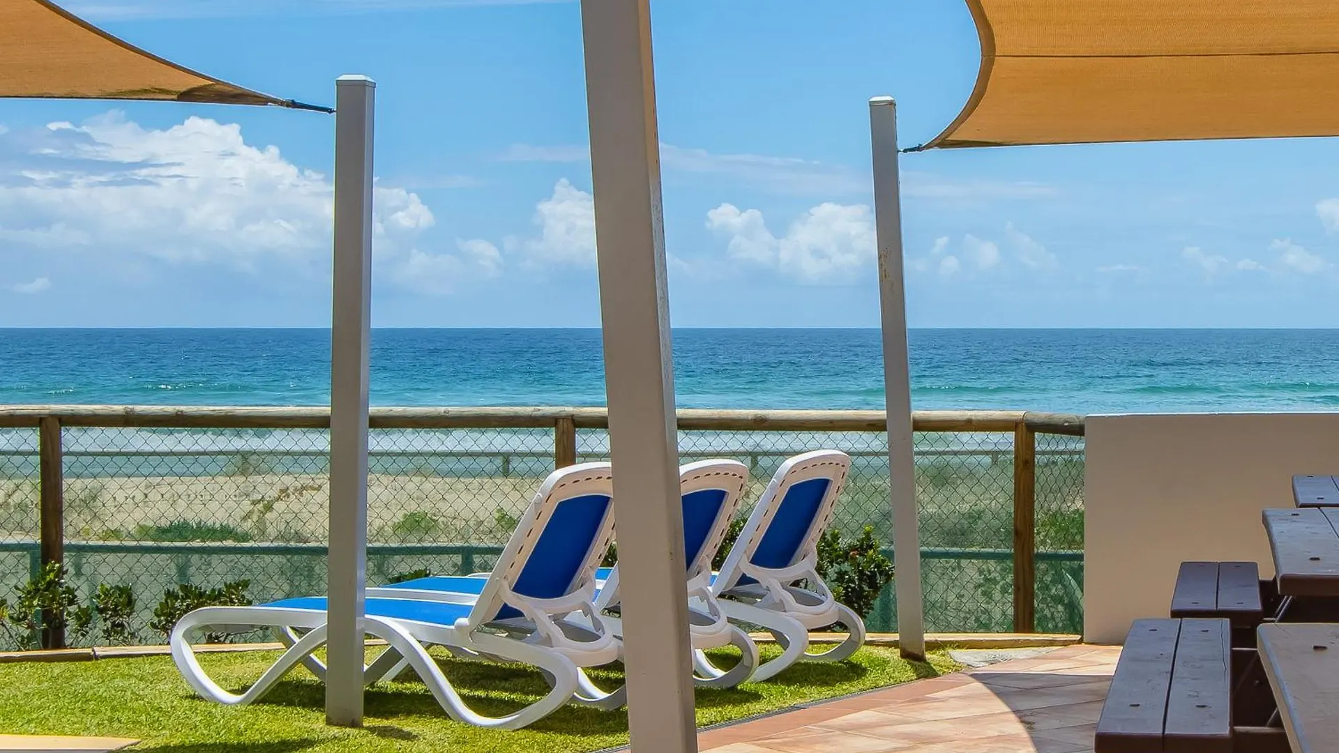 Breakers North Absolute Beachfront - Official Gold Coast
