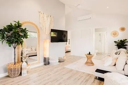 An Idyllic Boho Style Retreat High-end Kitchenware Holiday home *