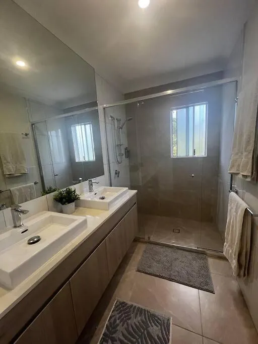Townhouse In Hope Island Gold Coast