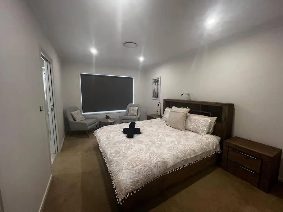 Townhouse In Hope Island Holiday home