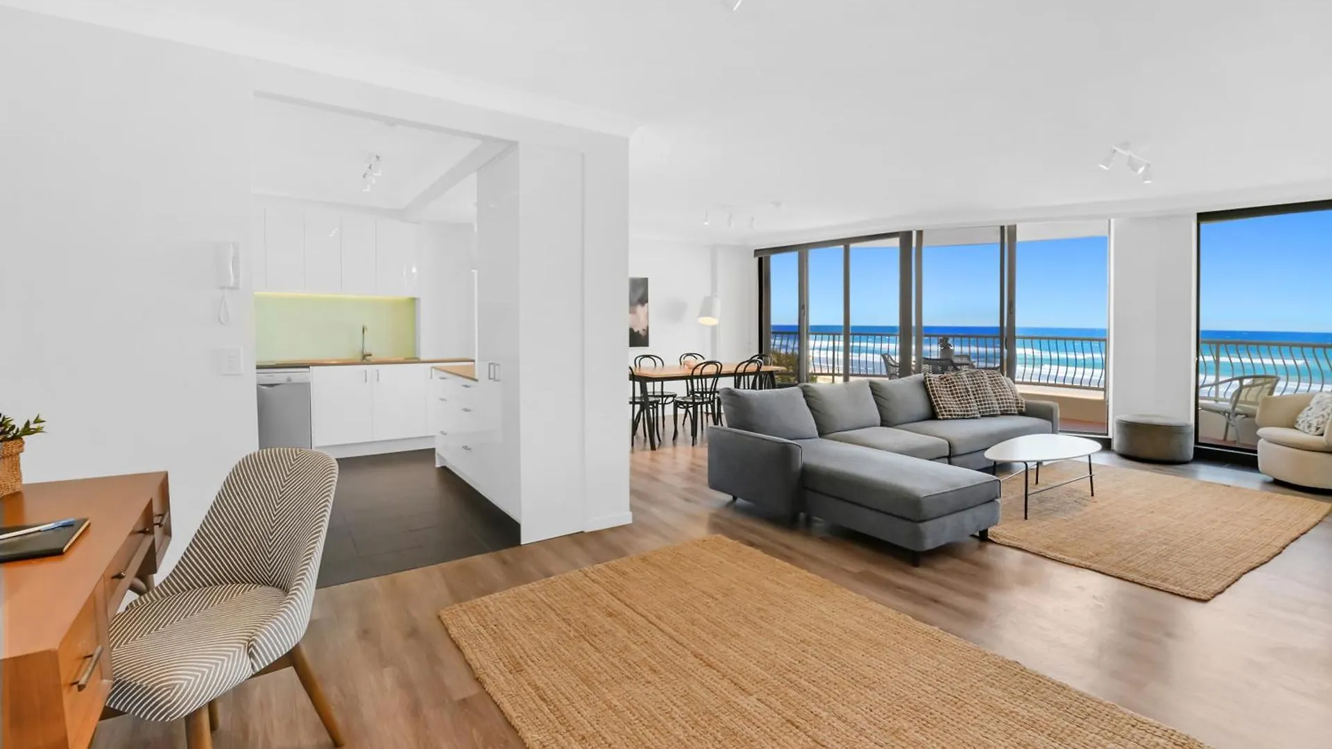 Albatross North Apart-hotel 4*