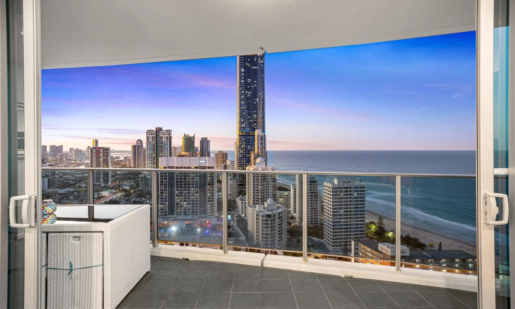 H Star Residences-- Paradise Stayz * Gold Coast