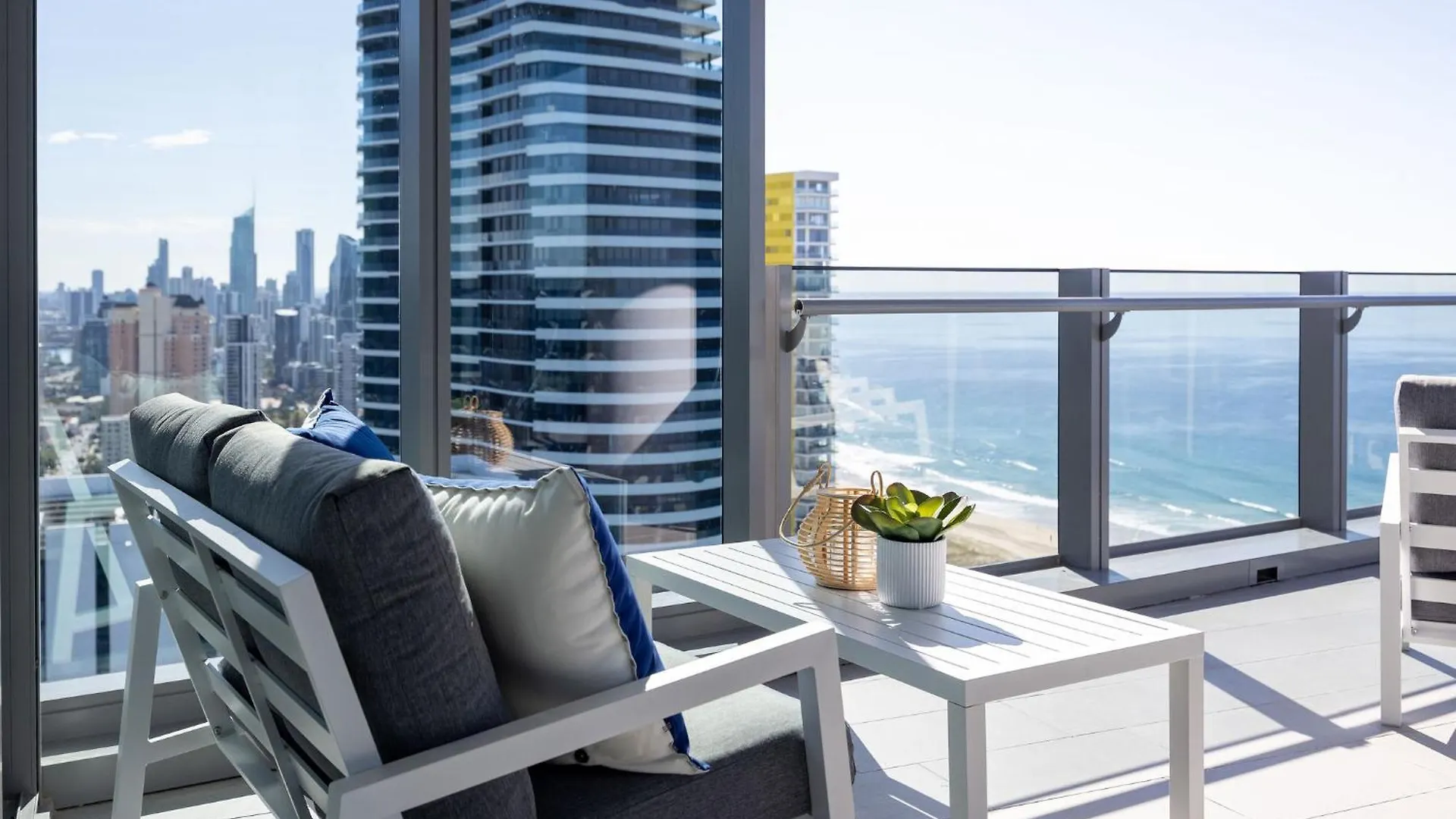 Ultiqa Signature At Broadbeach Apartment