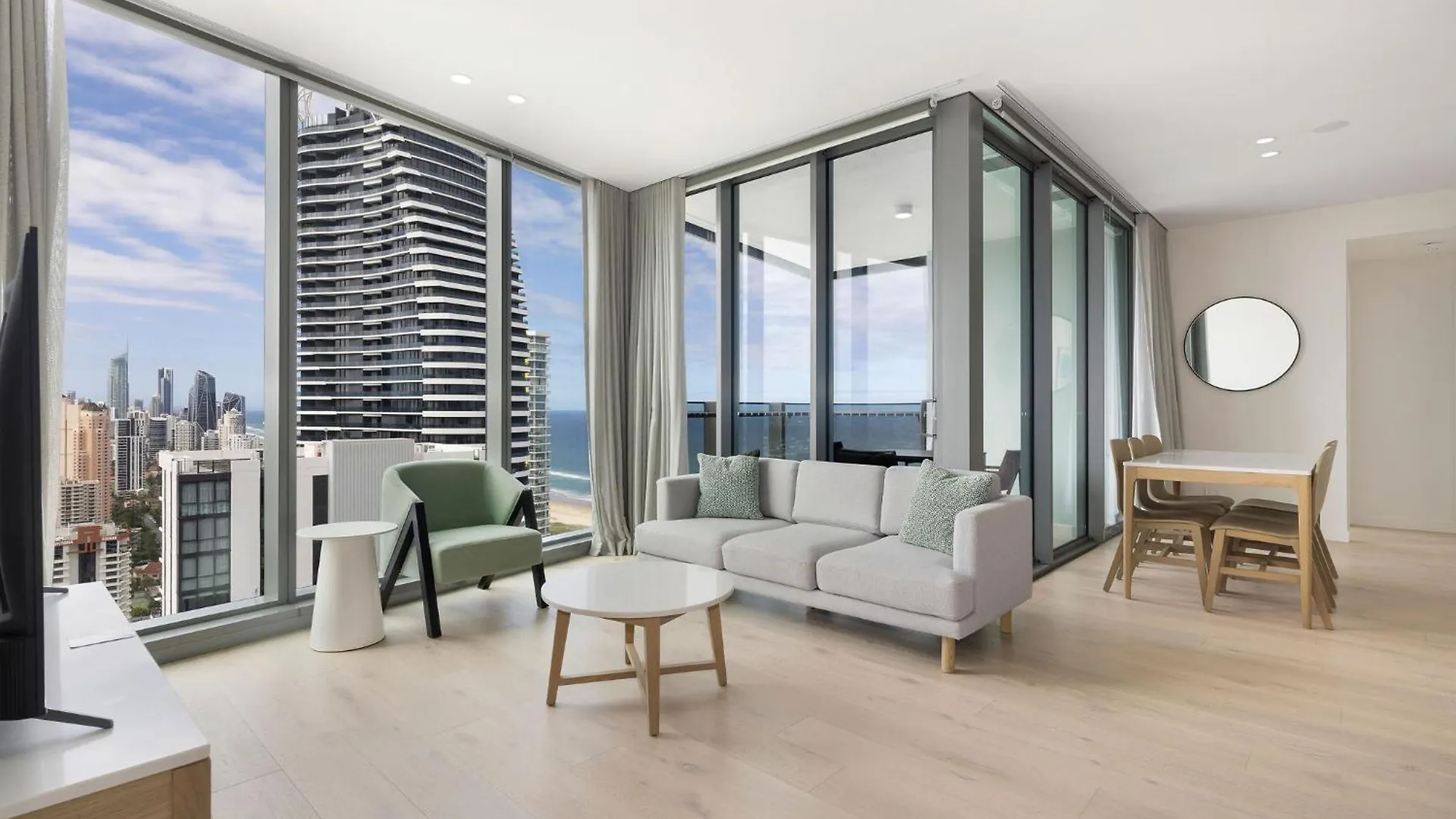 Ultiqa Signature At Broadbeach *