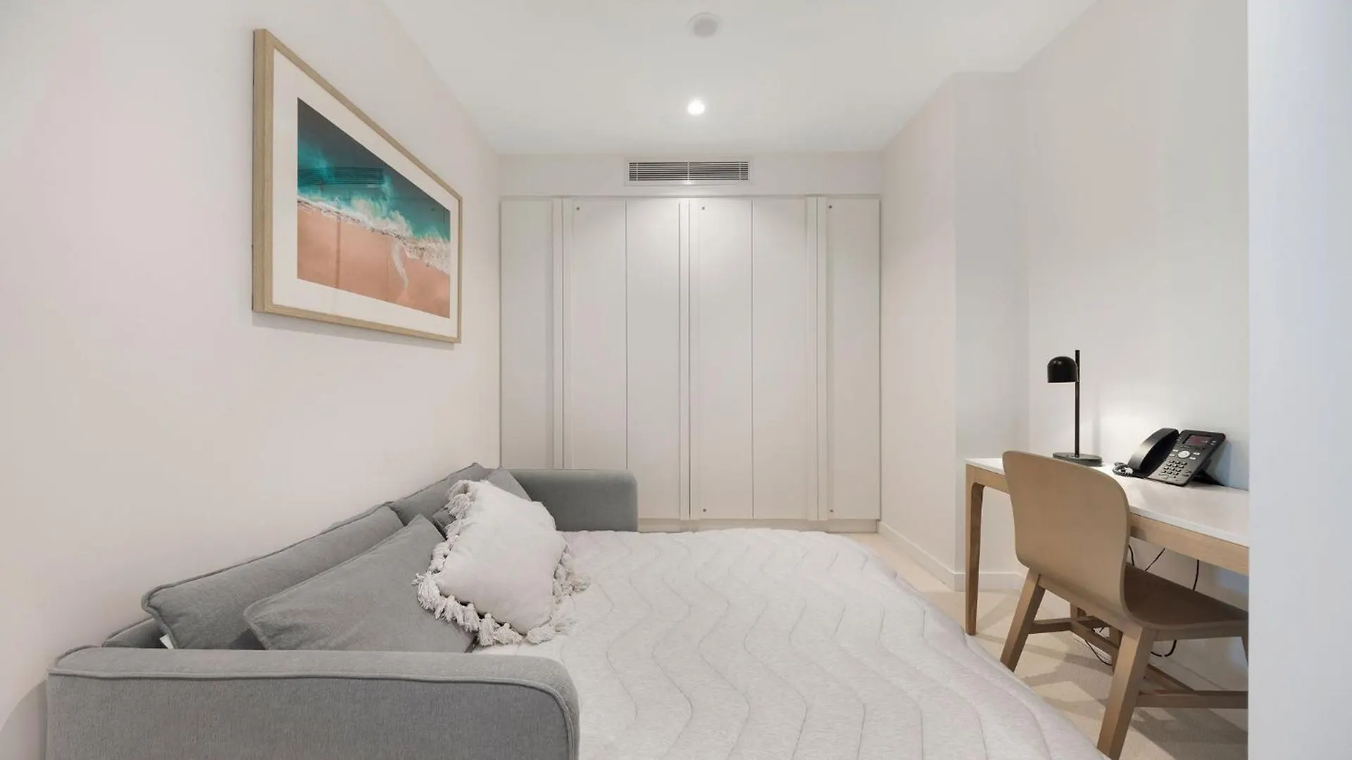 Ultiqa Signature At Broadbeach Apartment