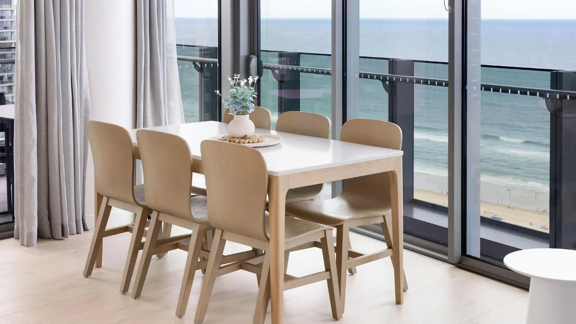 Ultiqa Signature At Broadbeach Apartment *