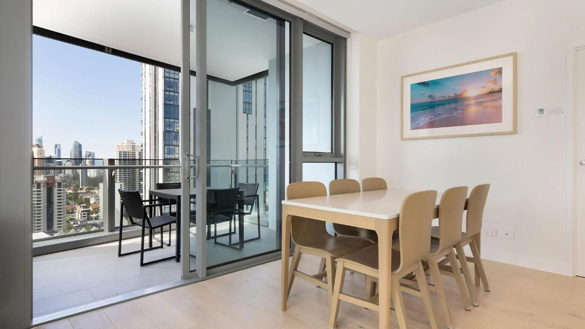 Ultiqa Signature At Broadbeach Apartment