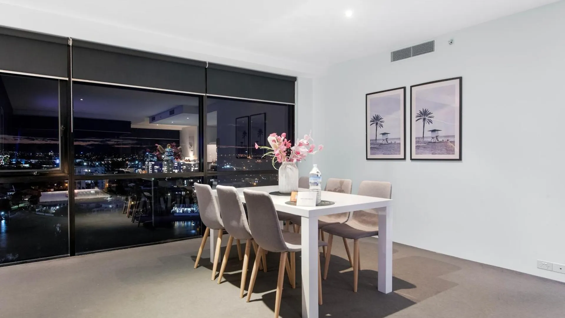 Ocean View With Balcony - Circle On Cavill - Location! - Self Contained & Privately Managed Apartament *