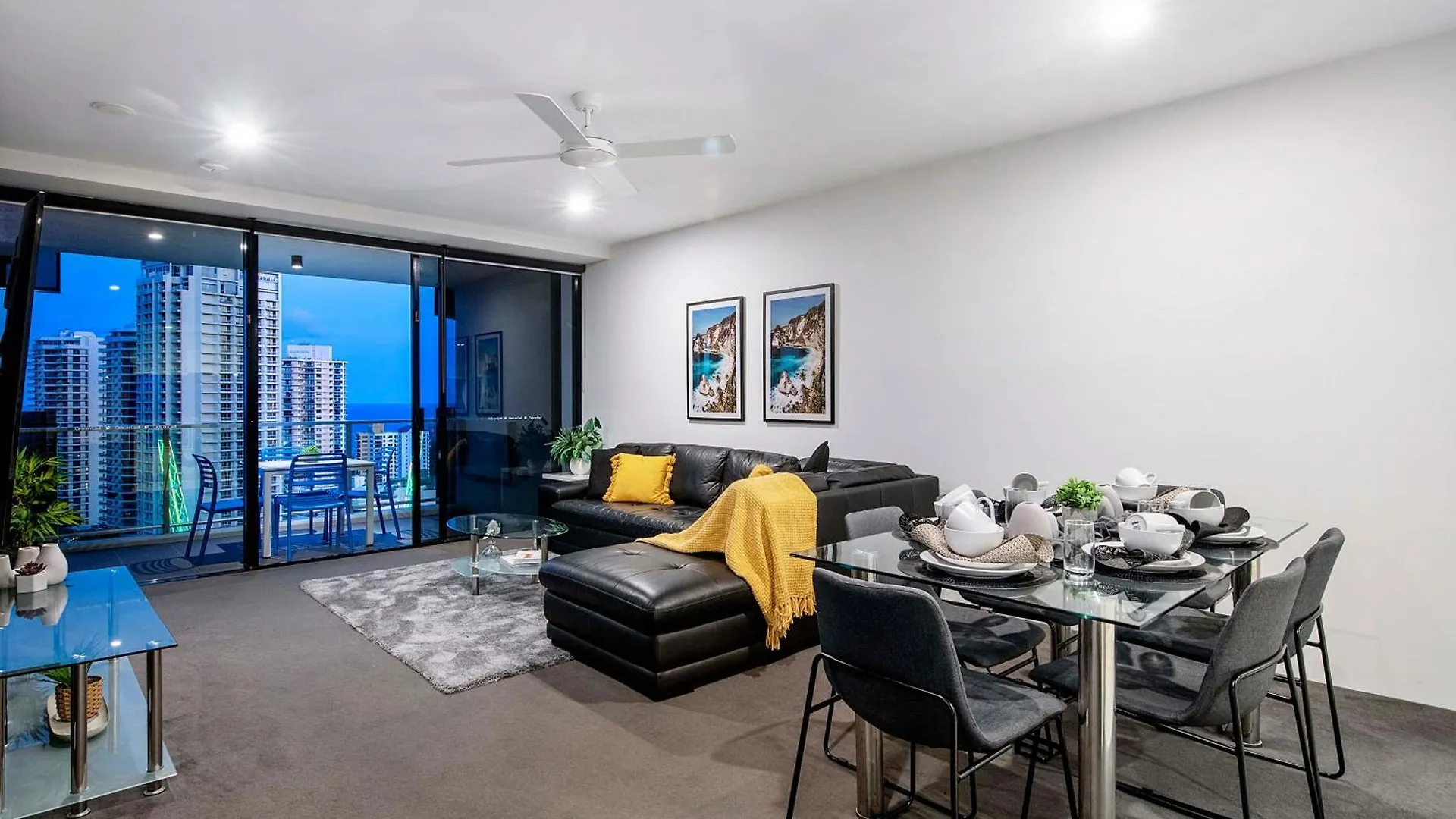 Apartament Ocean View With Balcony - Circle On Cavill - Location! - Self Contained & Privately Managed
