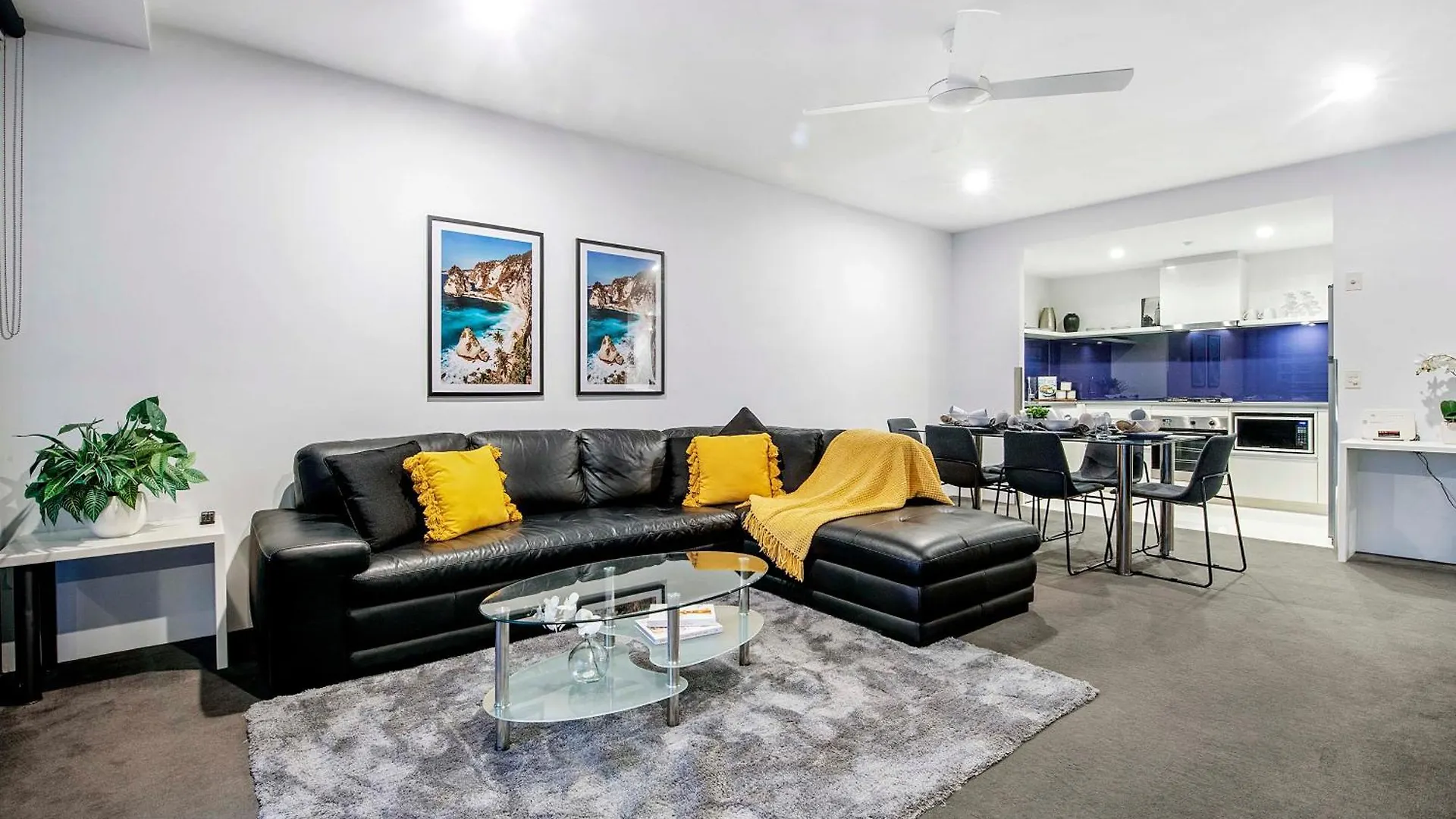 Ocean View With Balcony - Circle On Cavill - Location! - Self Contained & Privately Managed Gold Coast