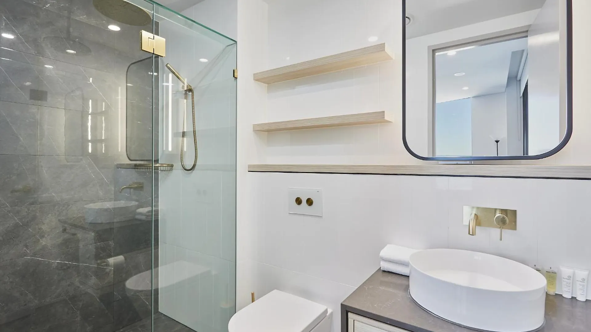 Serain Residences On 88 Esplanade Surfers Paradise Apartment Gold Coast