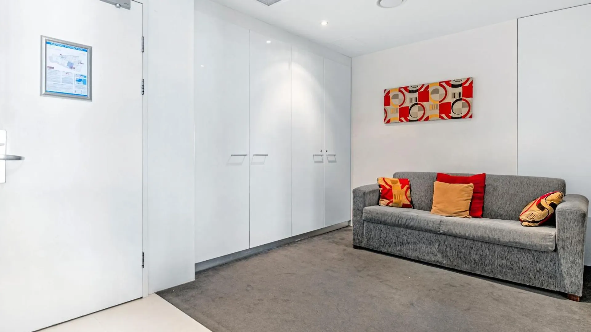 1br Couples Retreat In Circle On Cavill Apartment