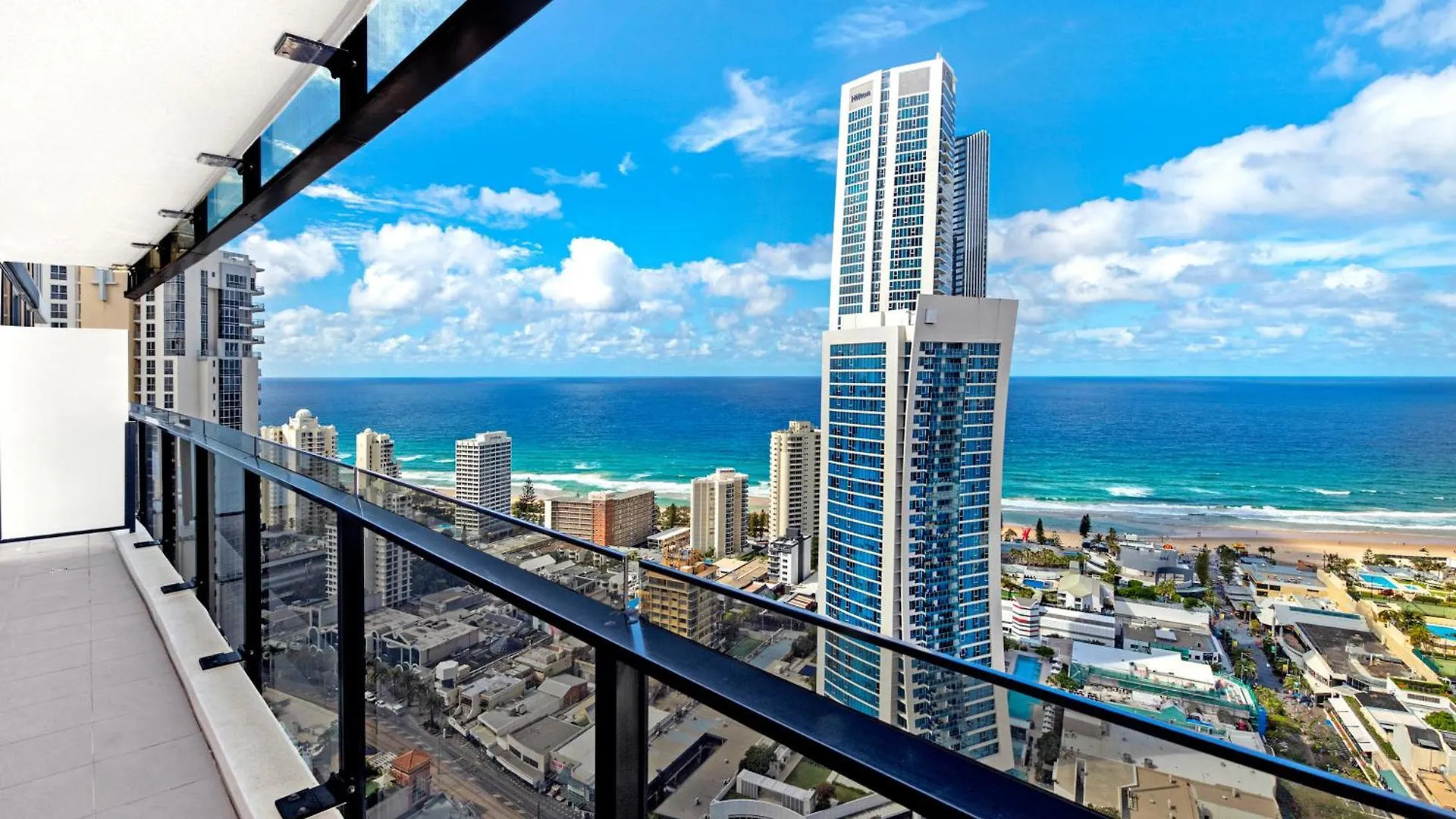 1br Couples Retreat In Circle On Cavill * Gold Coast