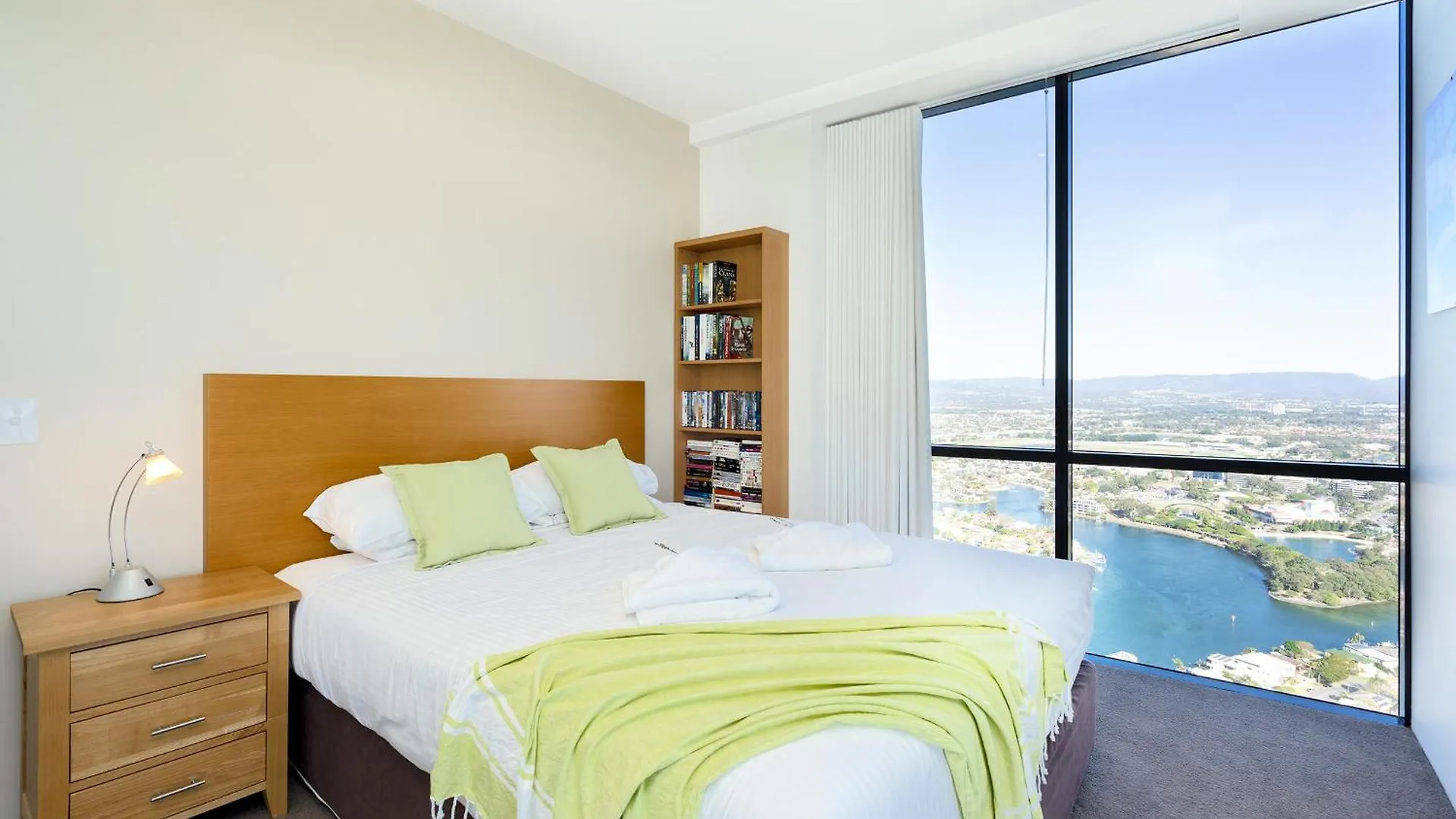 Apartment Skyline Serenity 3-bedroom Gold Coast