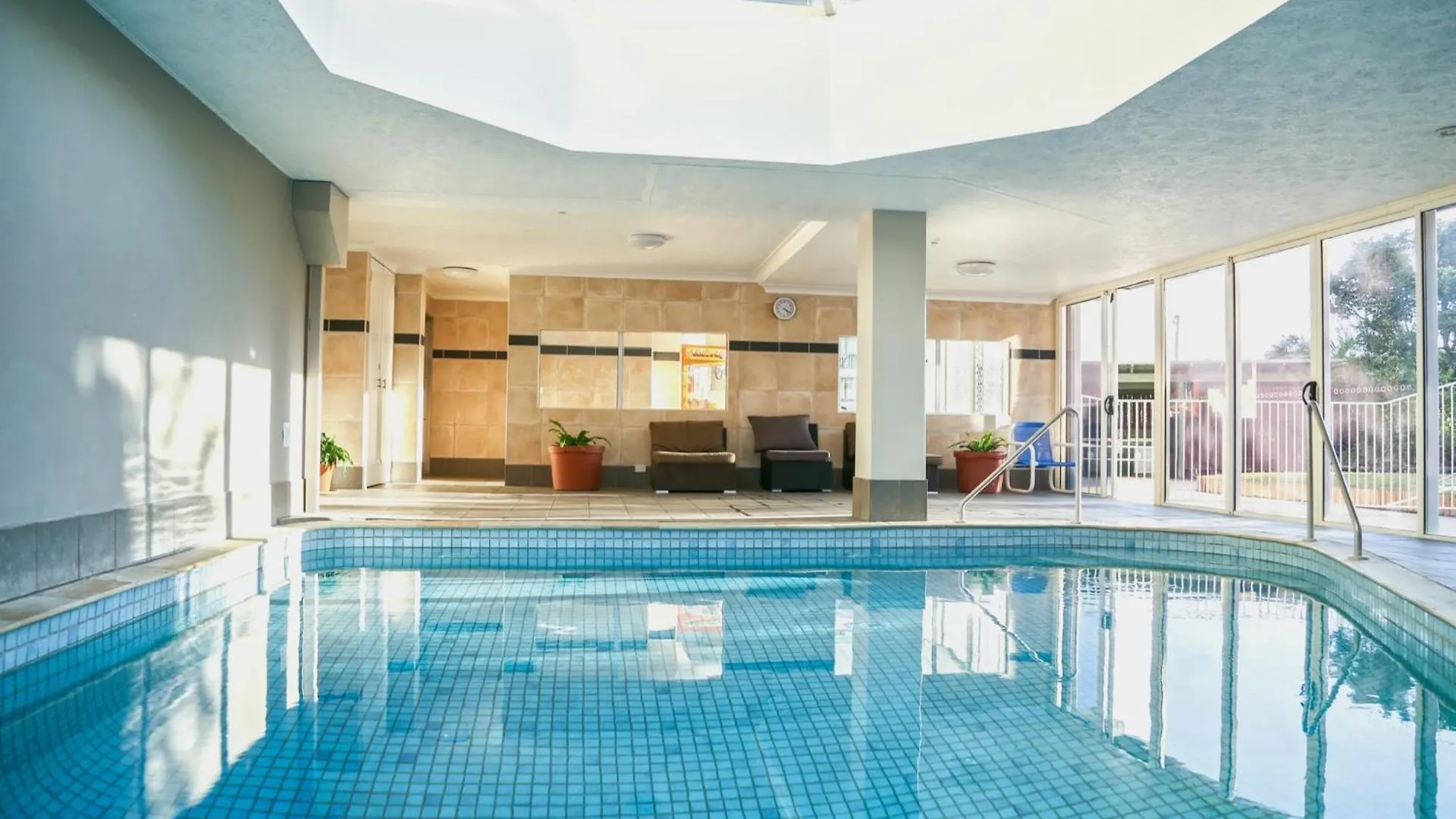 Pacific Regis Beachfront 4*