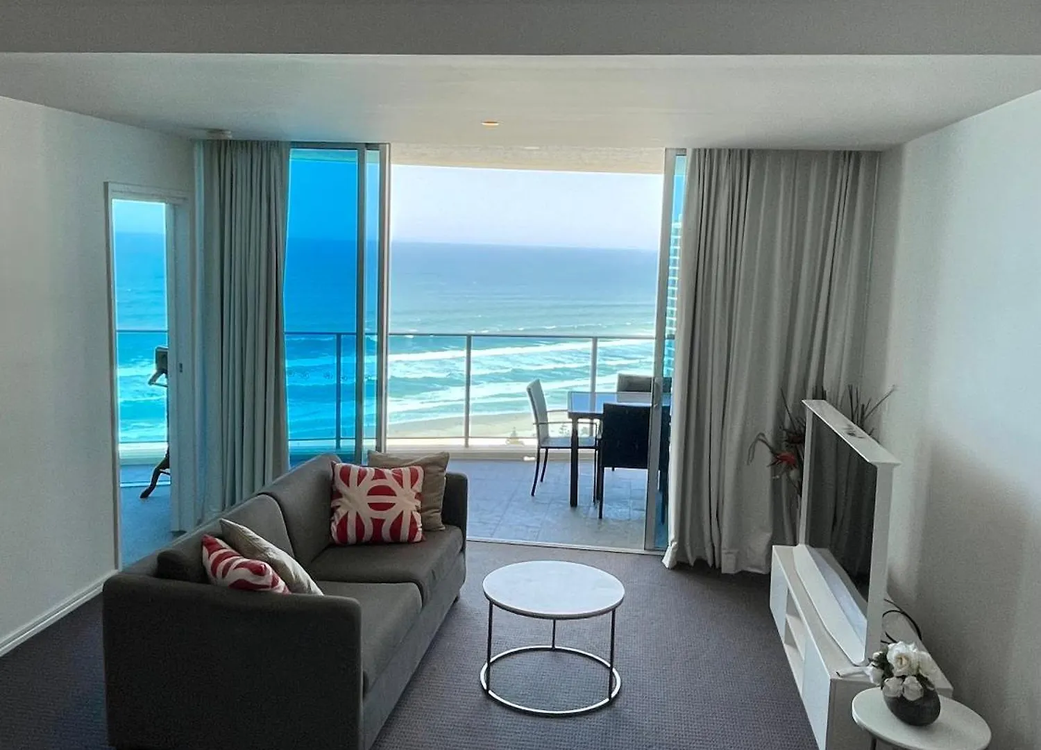 H Luxury At Surfers Paradise High Floor Apartment
