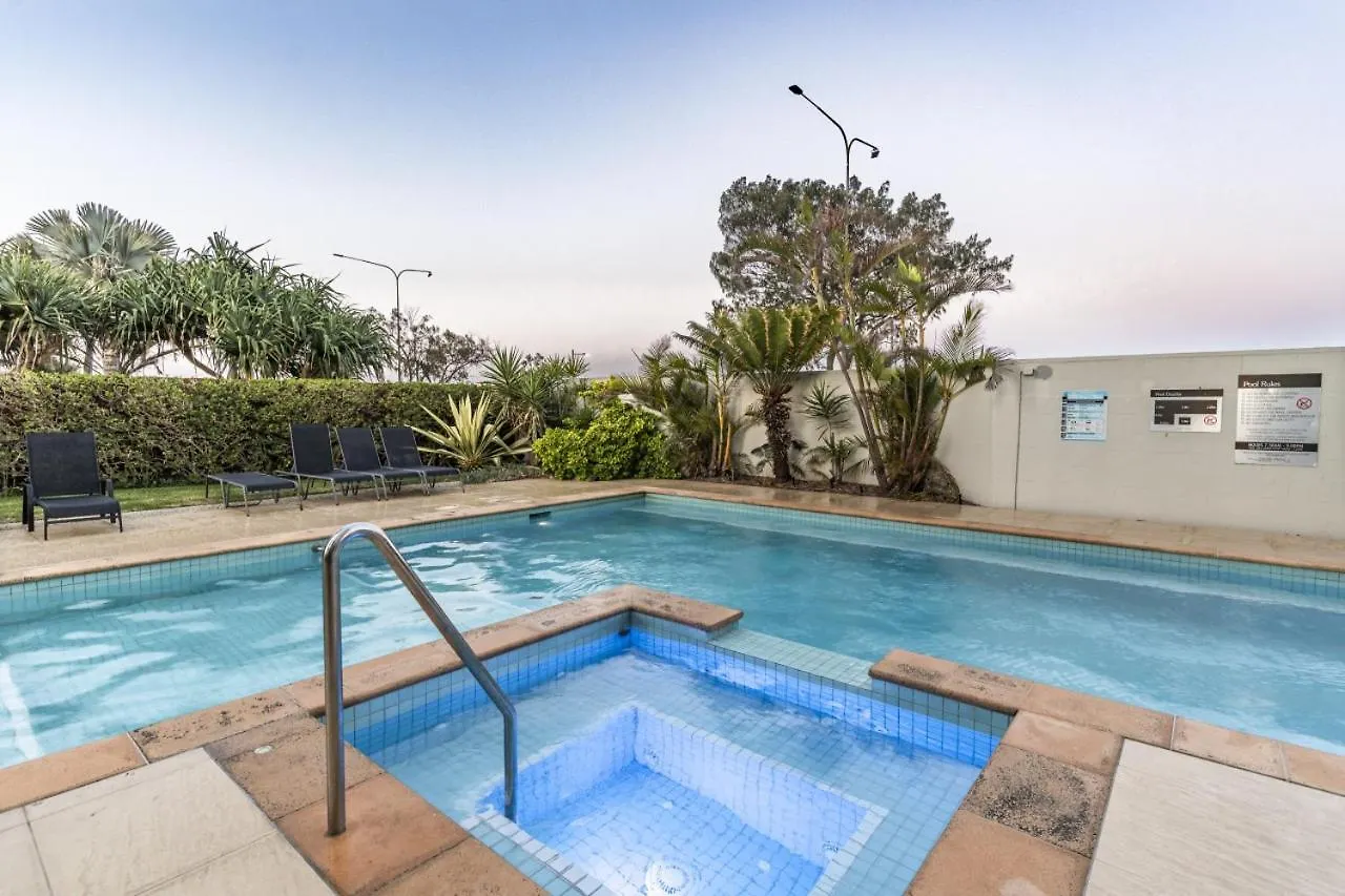 The Coastal - Fully Renovated Front 3br Lejlighed