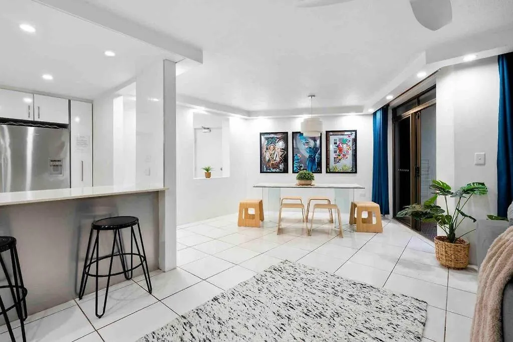 Surfers Paradise Beachside Retreat