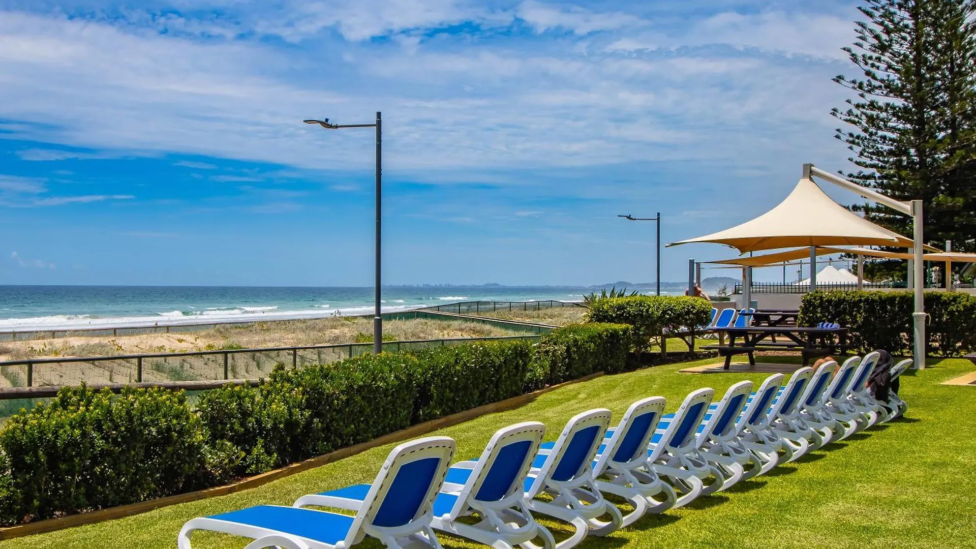 Aparthotel Breakers North Absolute Beachfront - Official 4*