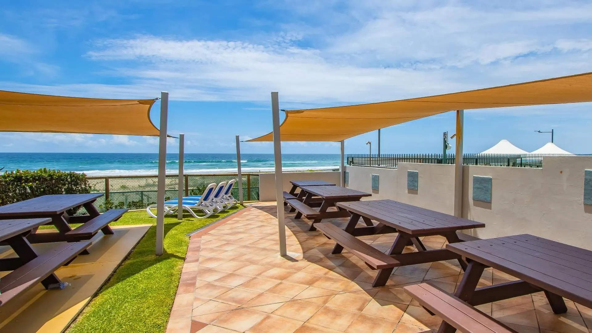 Breakers North Absolute Beachfront - Official