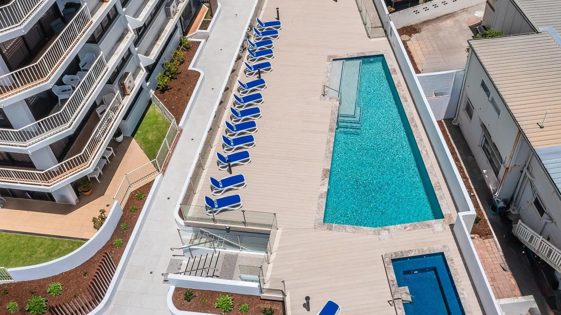 Breakers North Absolute Beachfront - Official