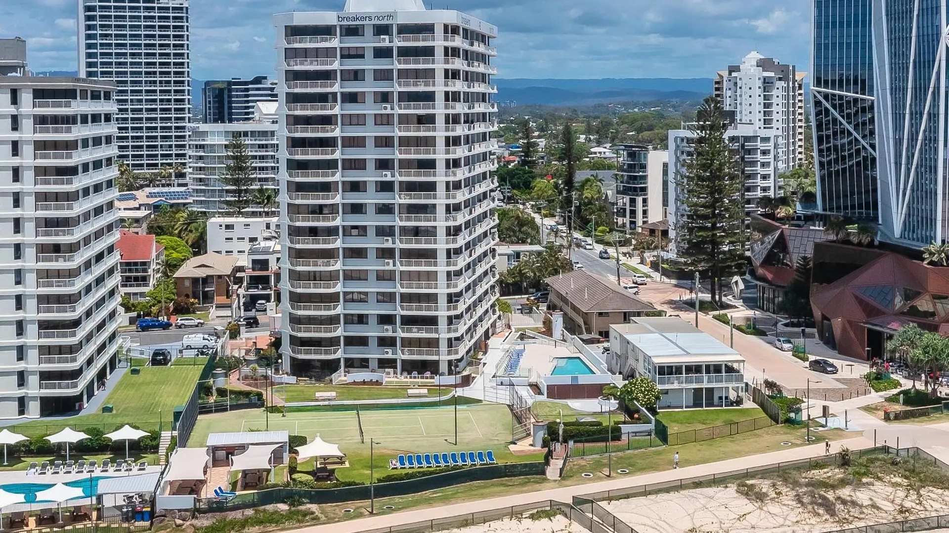 Breakers North Absolute Beachfront - Official Aparthotel 4*