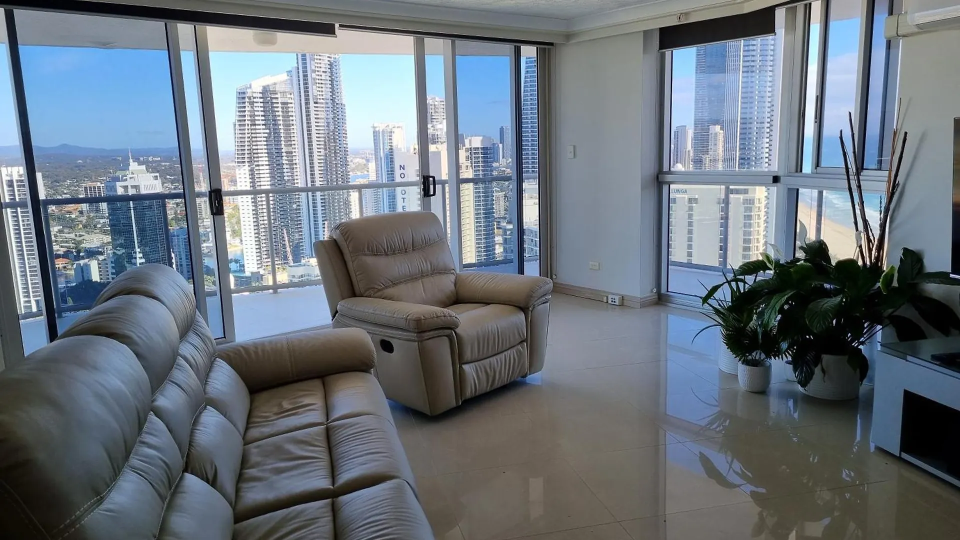 Peninsula Surfers Paradise - Hosted By Coastal Letting