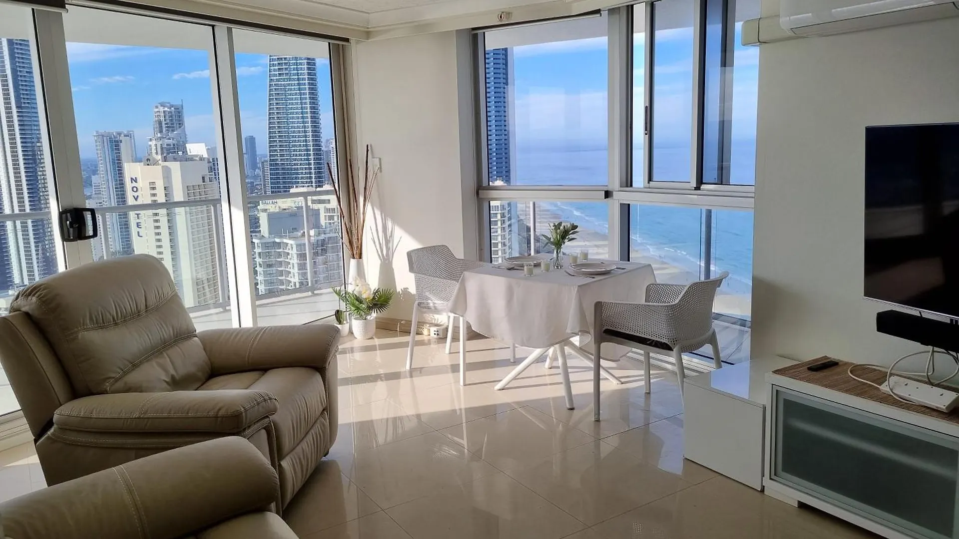 Peninsula Surfers Paradise - Hosted By Coastal Letting Apartment *