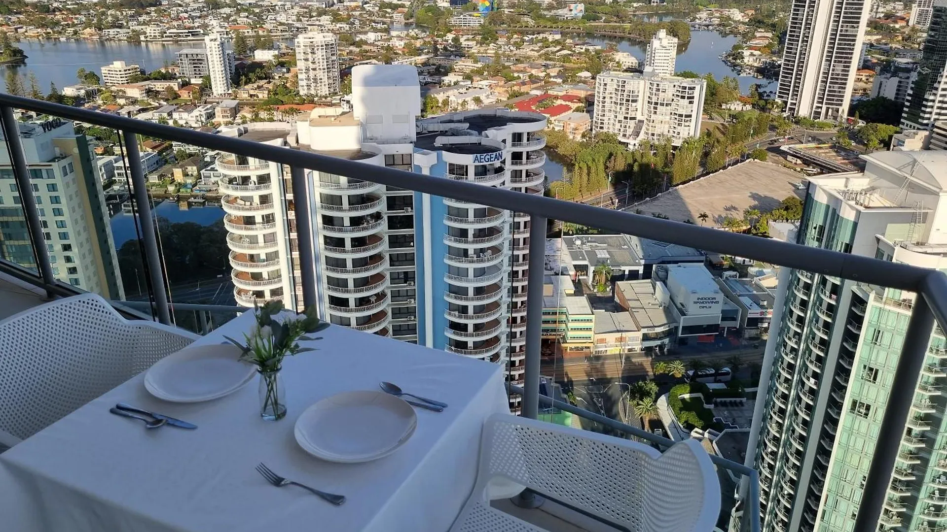 Peninsula Surfers Paradise - Hosted By Coastal Letting *