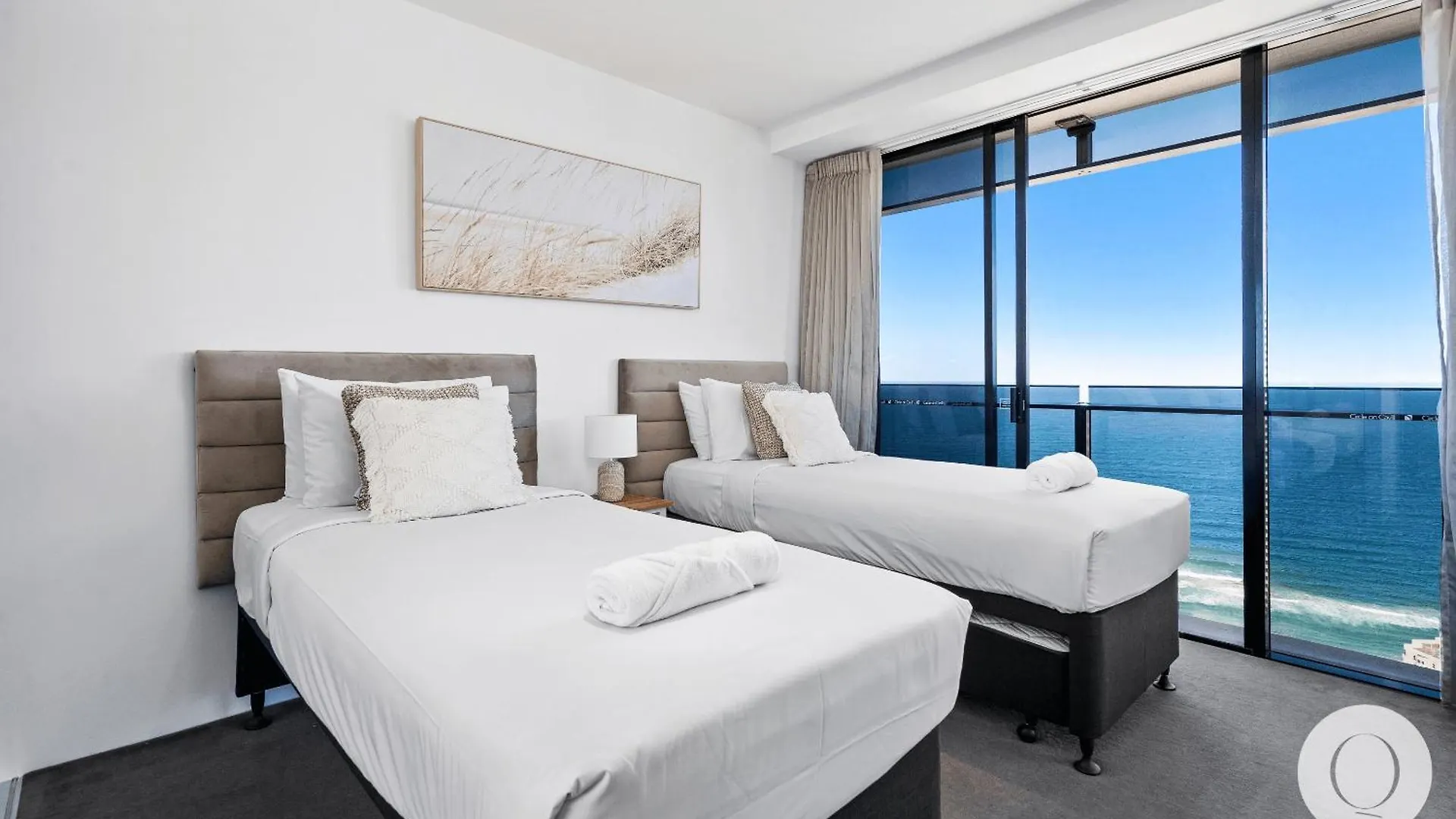 Spectacular Family Kids Free 3 Bedroom Ocean At Circle On Cavill - Q Appartement