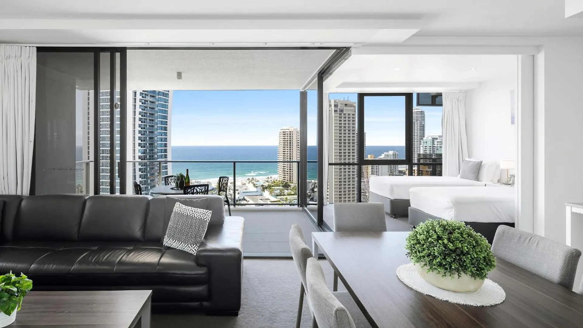 Ocean View With Balcony - Circle On Cavill - Location! - Self Contained & Privately Managed *