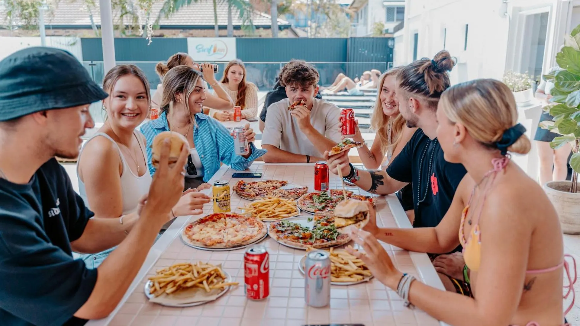 Surf Boutique Backpackers - Free Breakfast