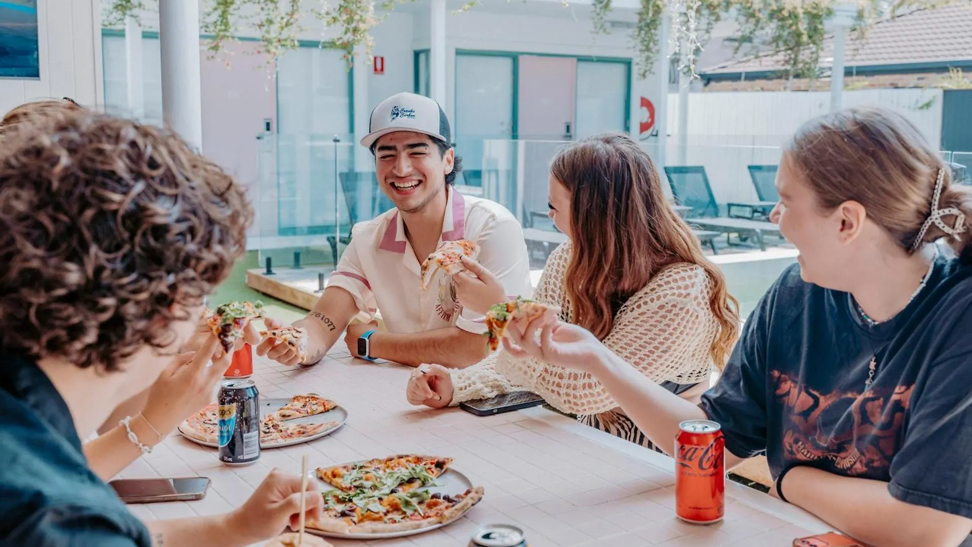 Surf Boutique Backpackers - Free Breakfast *