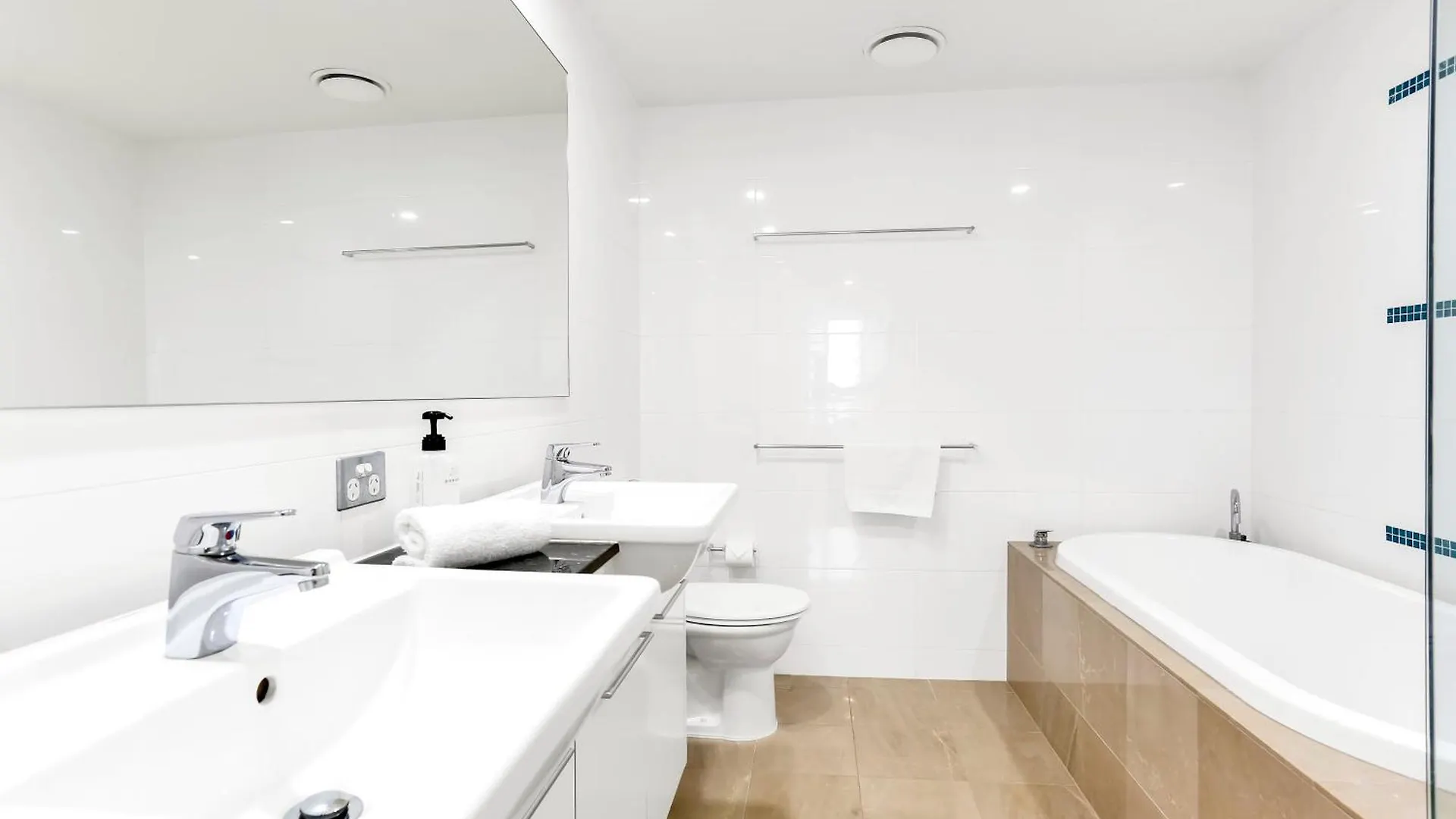 Stunning 2br2b Spectacular Ocean Views