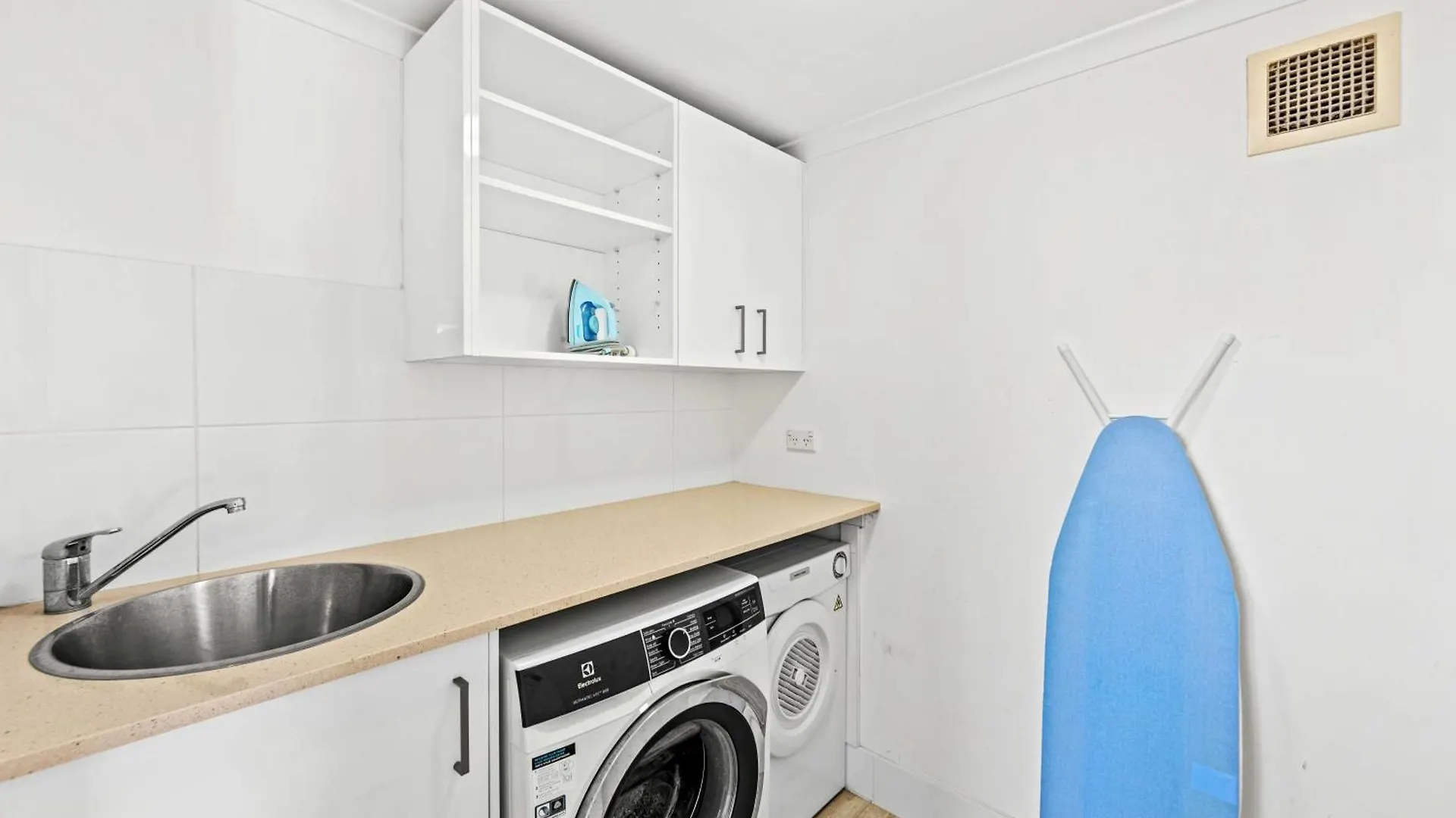 Southern Cross Beachfront Ξενοδοχείο με διαμερίσματα 4*