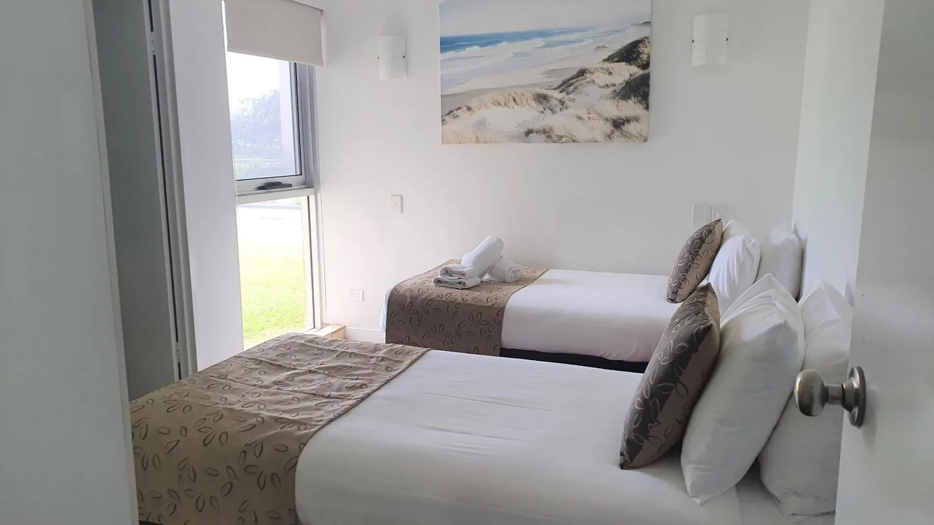 Pacific Surf Absolute Beachfront 3*