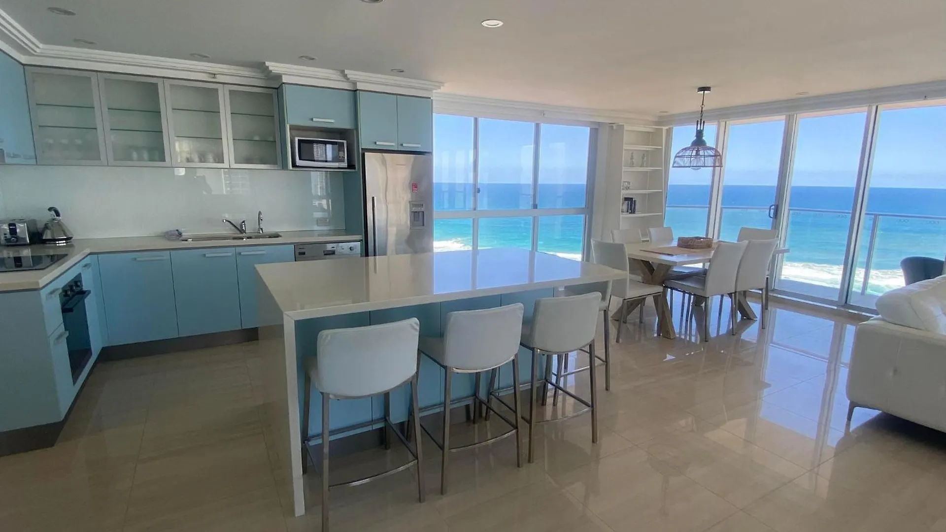 Hi Surf Beachfront Aparthotel Gold Coast