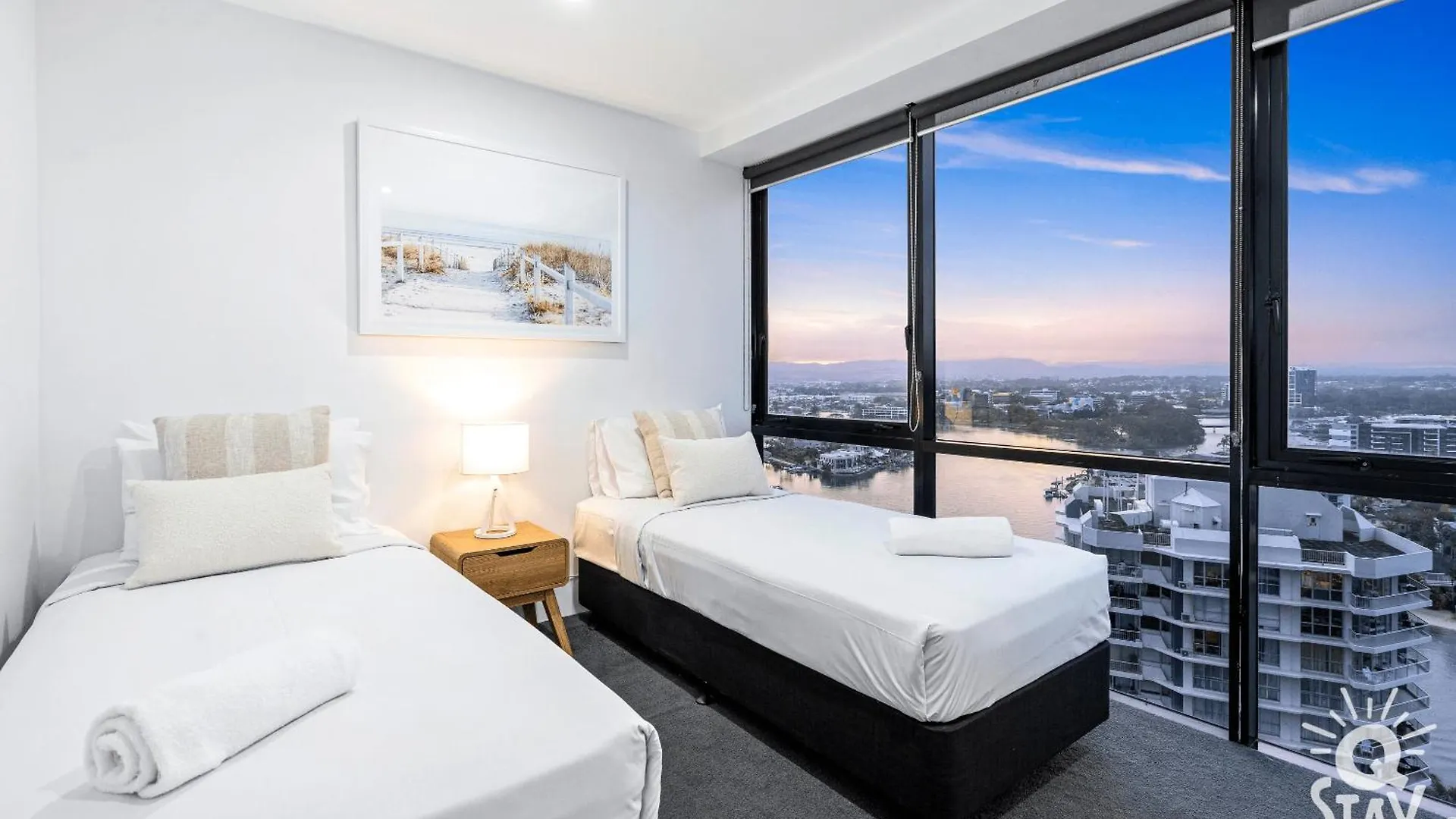 Spectacular Family Kids Free 3 Bedroom Ocean At Circle On Cavill - Q Appartement