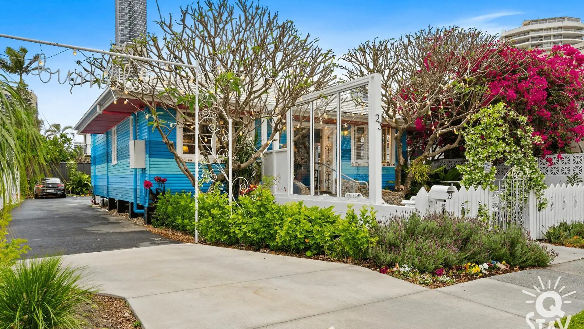 3 Bedroom Villa's In Surfers Paradise - Q *
