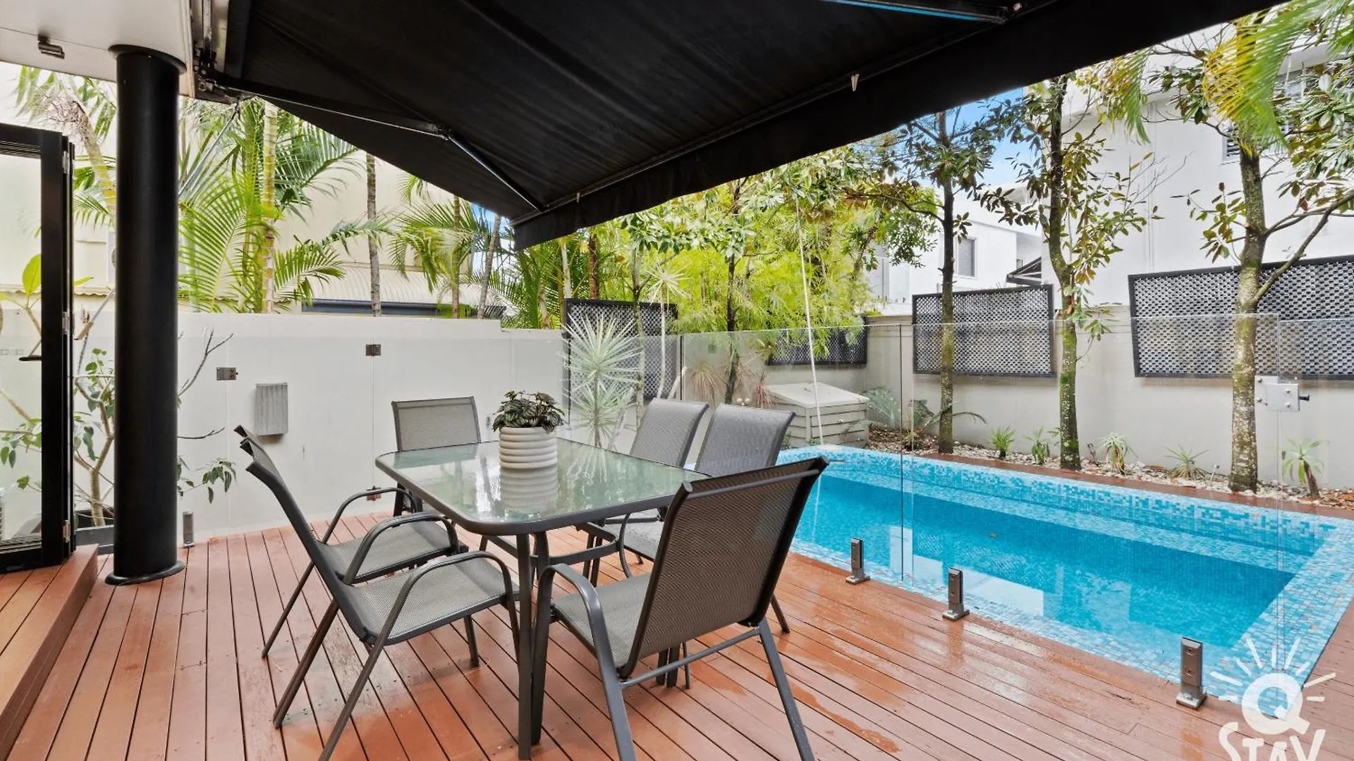 3 Bedroom Villa's In Surfers Paradise - Q *