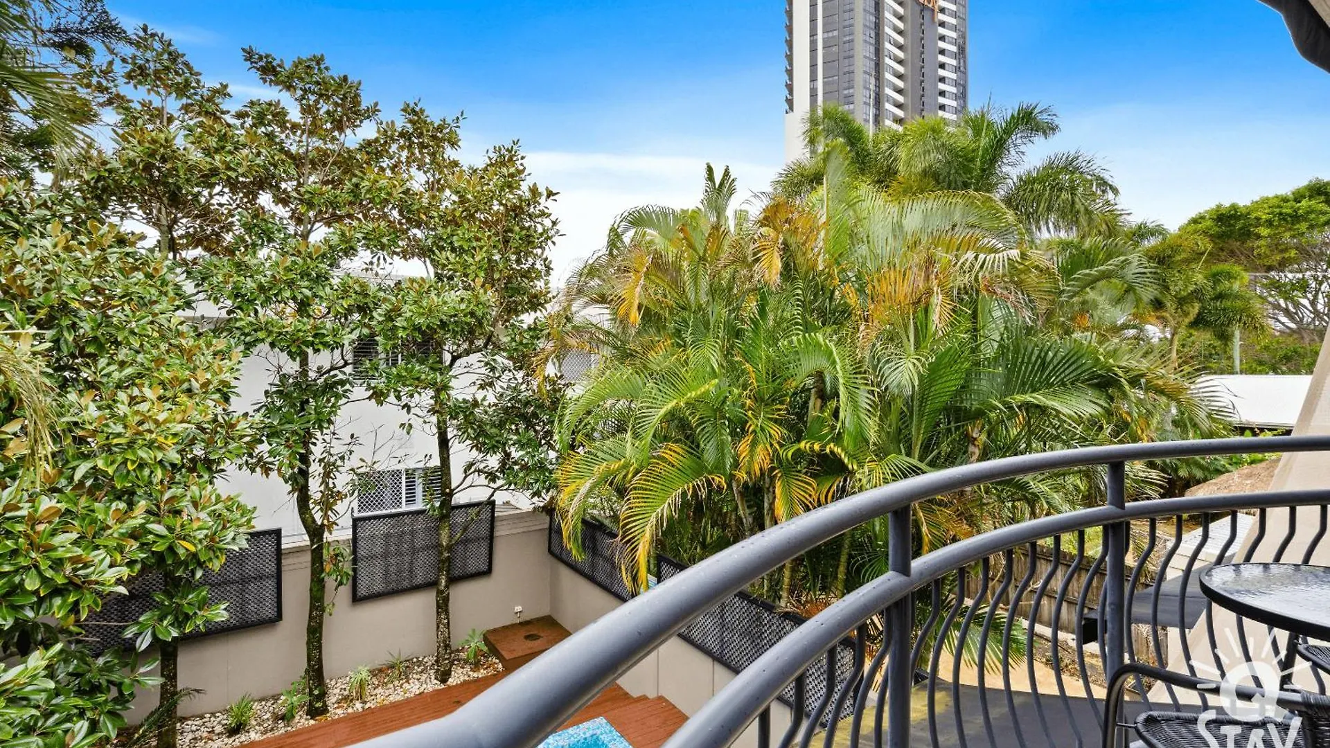 3 Bedroom Villa's In Surfers Paradise - Q *