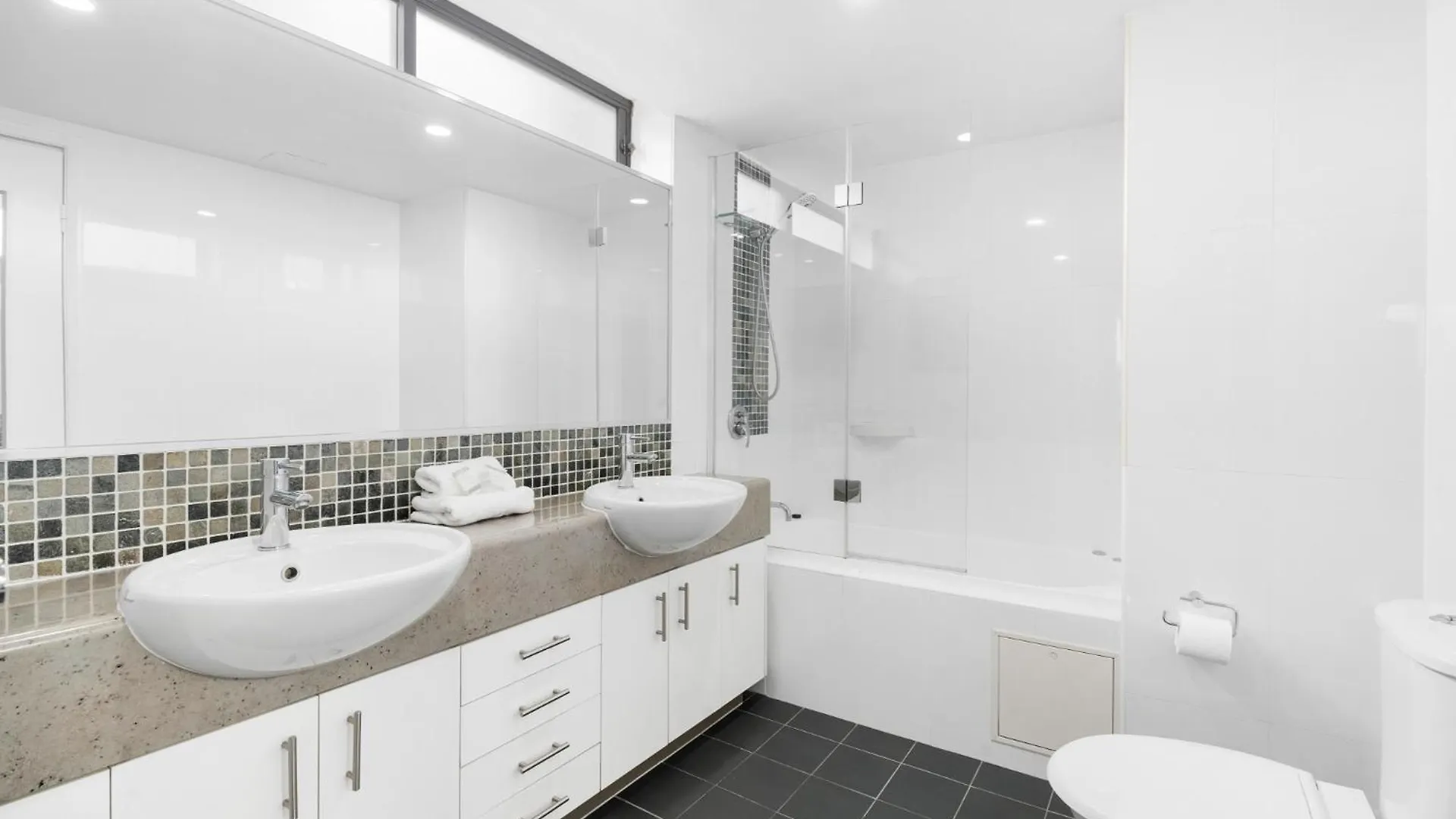 Aqualine On The Broadwater Aparthotel