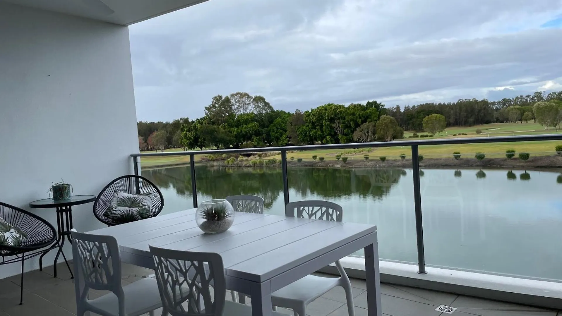 Signature Waterfront 4* Gold Coast