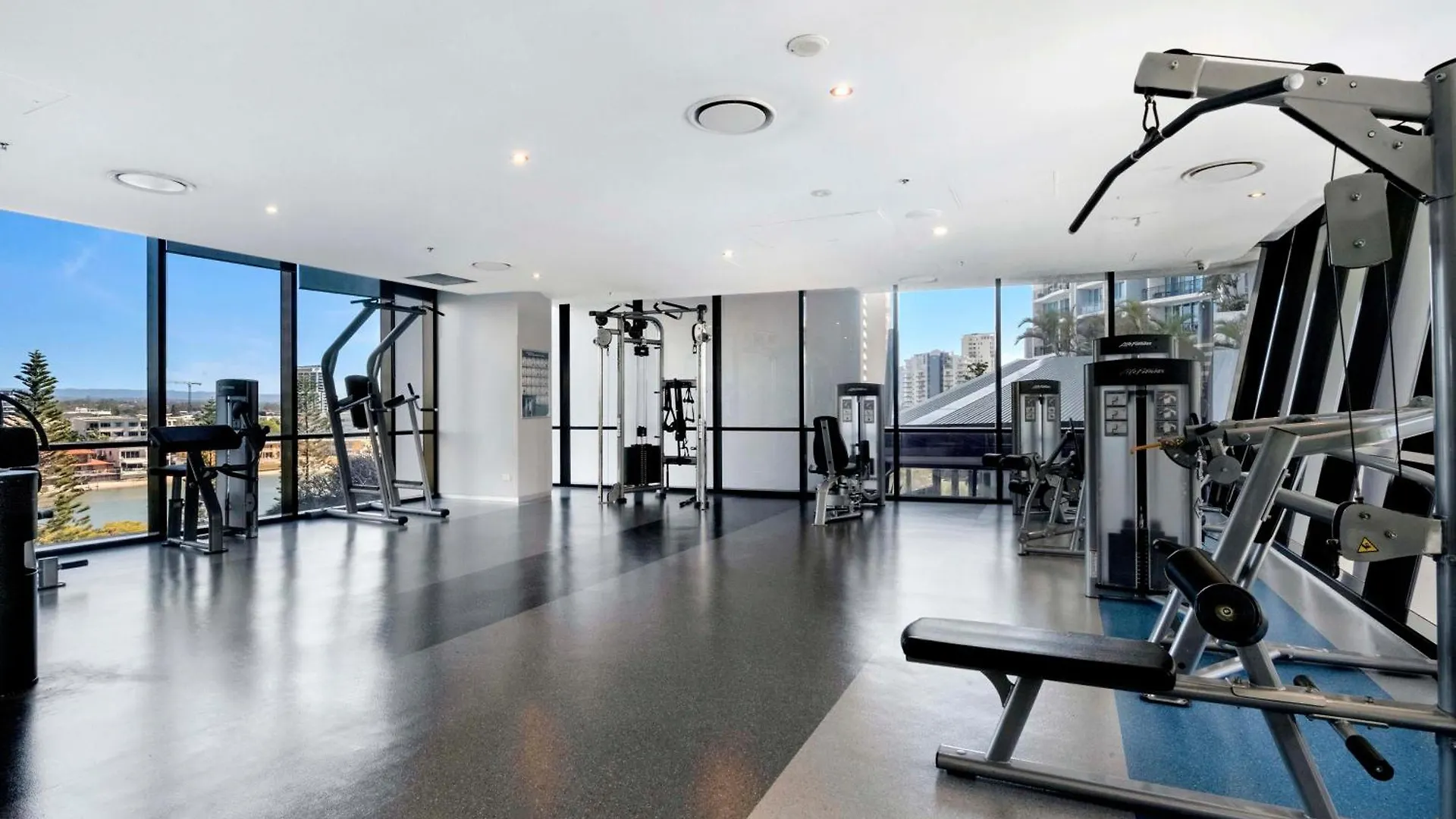 Level 57 Ocean View - Circle On Cavill - Self Contained, Privately Managed *
